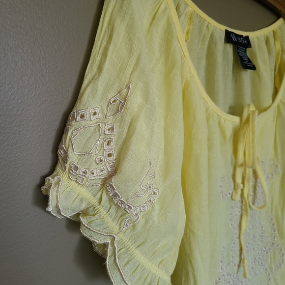 SISTERS | Yellow Eyelet Sunshine Ruffle Top - Picture 5 of 5